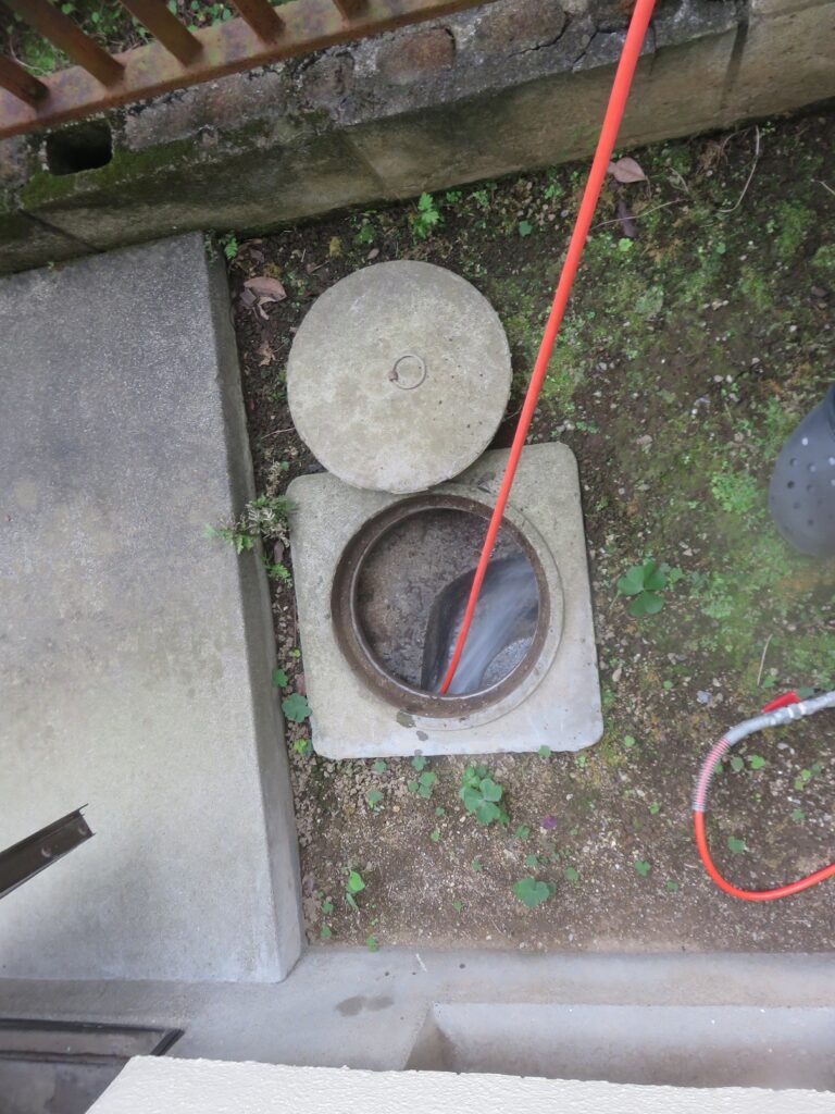 排水マスの高圧洗浄