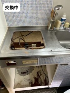 電気コンロ交換中