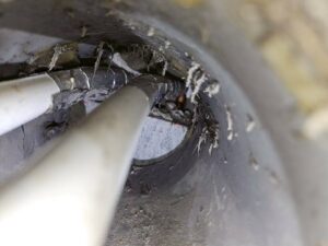 配管のつなぎ目部分。経年劣化によるとみられる損傷が確認できる